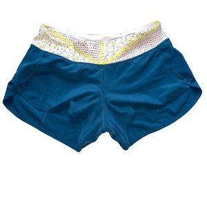 size 2 lulu speed up shorts in green jasper
